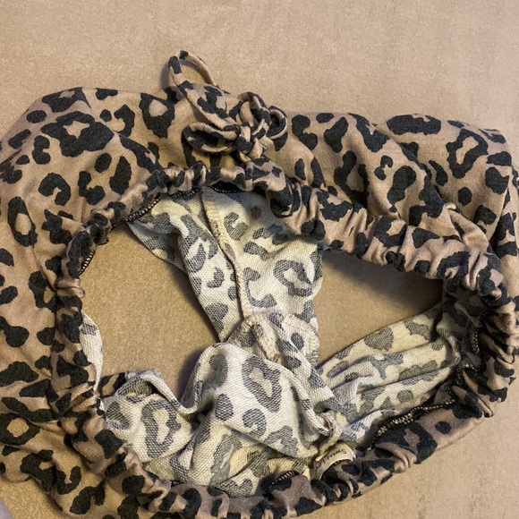 🍂Adorable Cheetah print lounge shorts! - Picture 9 of 10